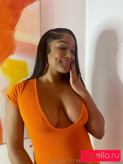 Lola Teases Nude Onlyfans Photo 8