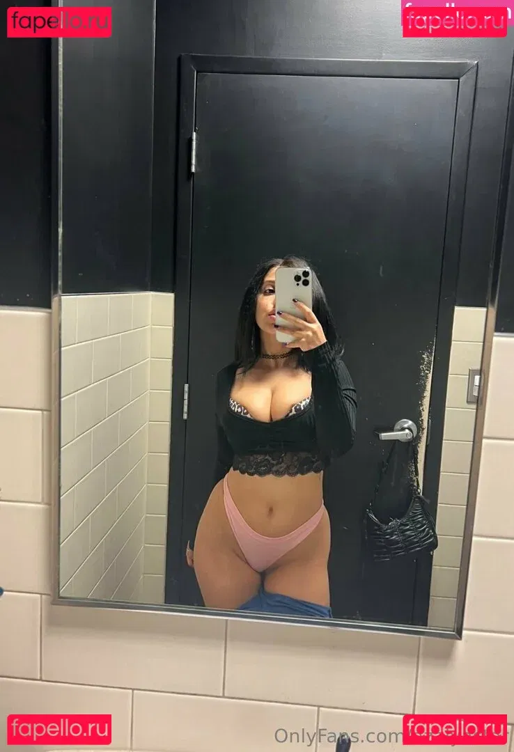 azalyastar Onlyfans Photo Gallery 