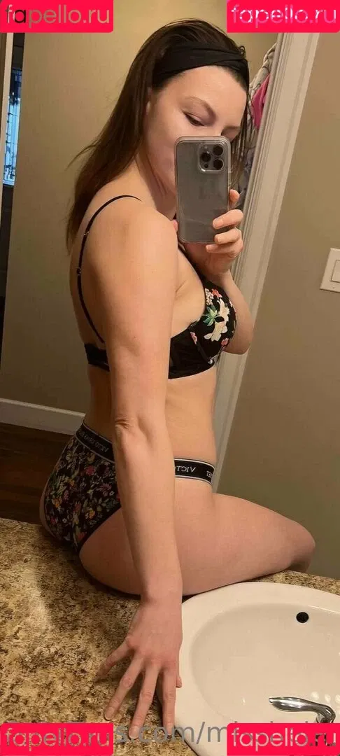 misshelenalue Onlyfans Photo Gallery 