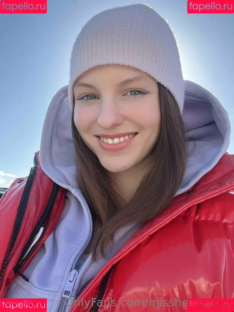 misshelenalue Onlyfans Photo Gallery 