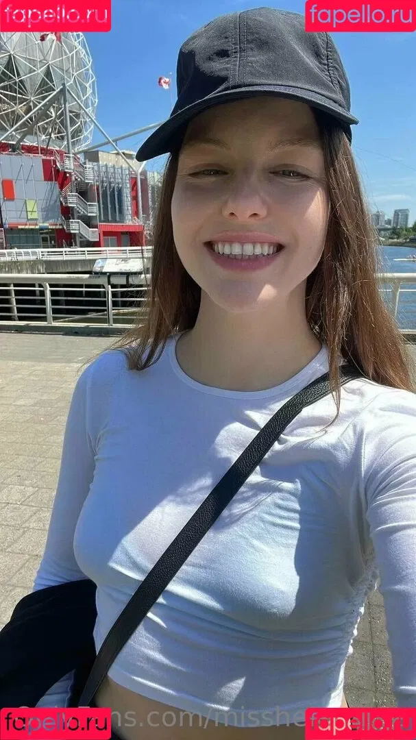misshelenalue Onlyfans Photo Gallery 