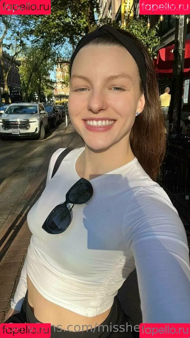 misshelenalue Onlyfans Photo Gallery 