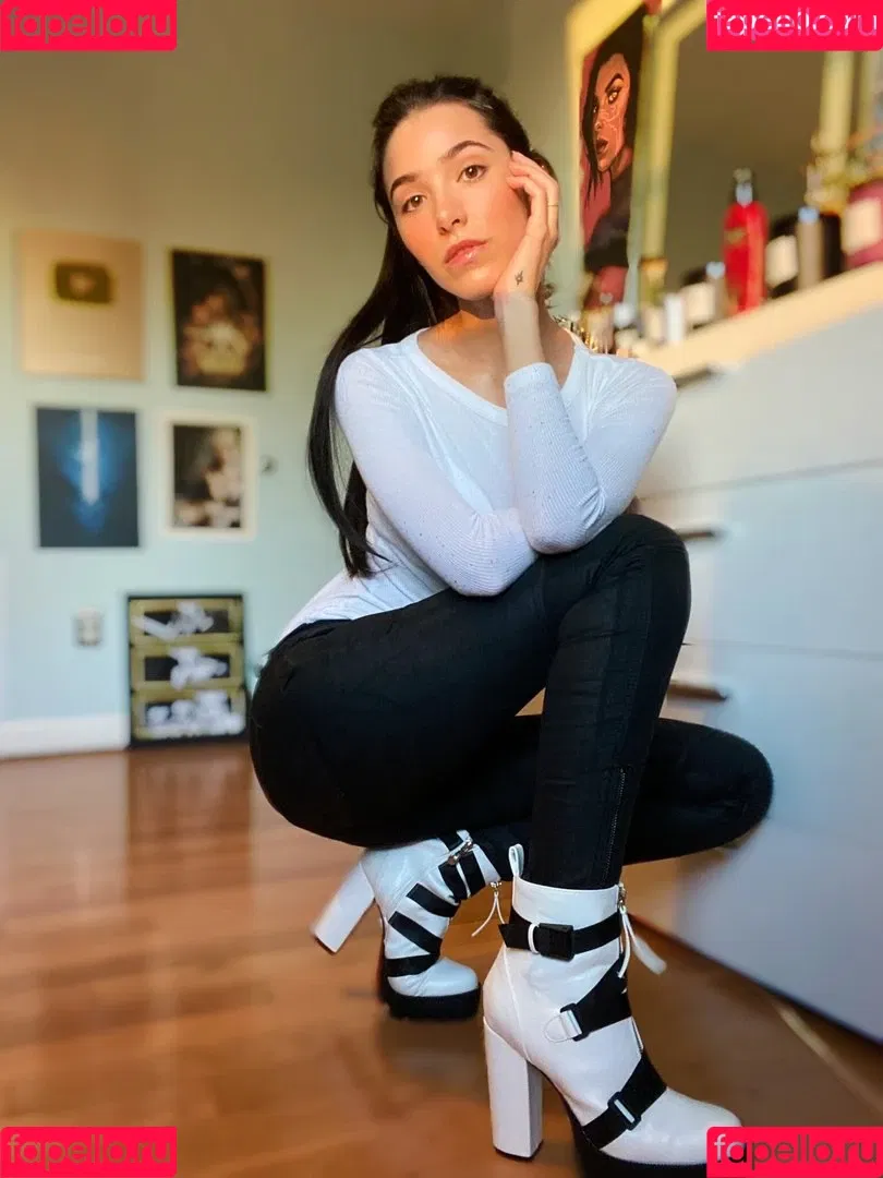 ASMR Glow Onlyfans Photo Gallery 