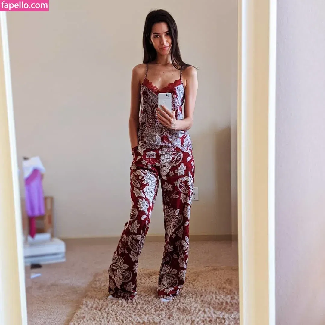 ASMR Glow Onlyfans Photo Gallery 