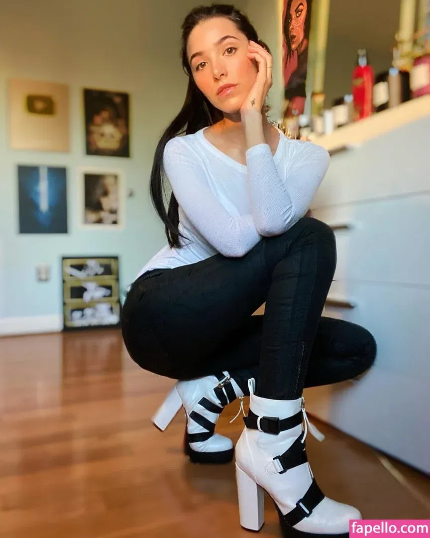 ASMR Glow Onlyfans Photo Gallery 