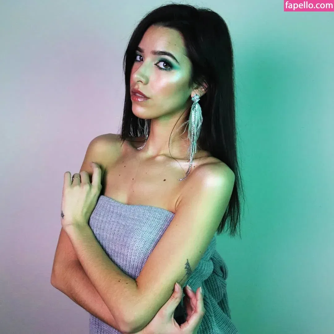 ASMR Glow Onlyfans Photo Gallery 