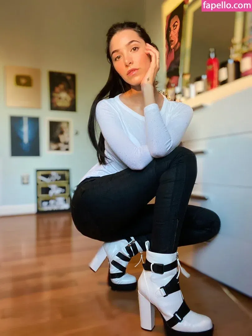 ASMR Glow Onlyfans Photo Gallery 