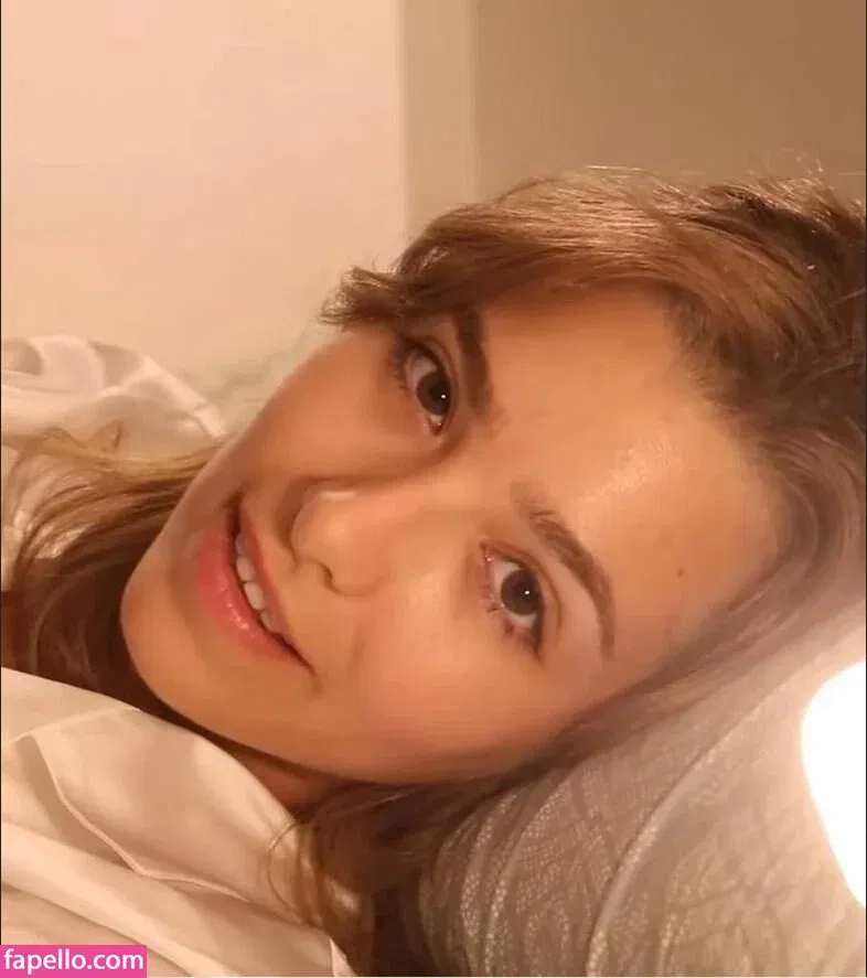 ASMR Glow Onlyfans Photo Gallery 