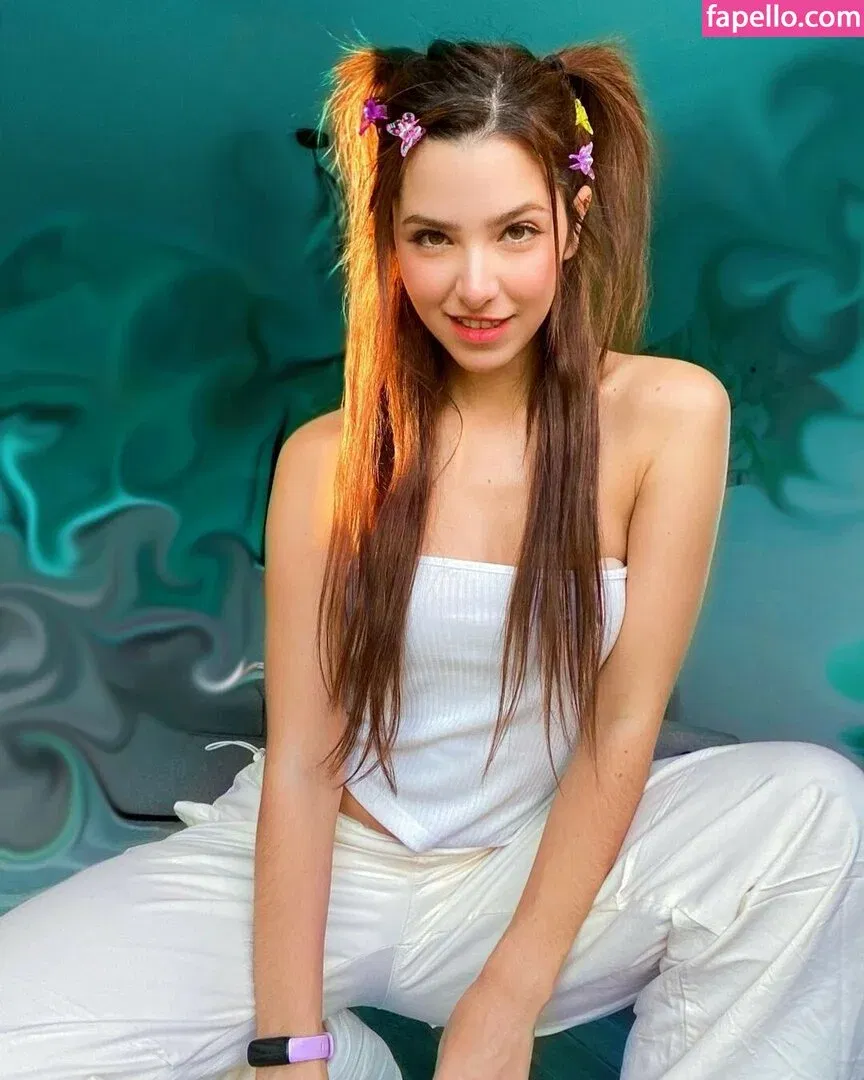 ASMR Glow Onlyfans Photo Gallery 