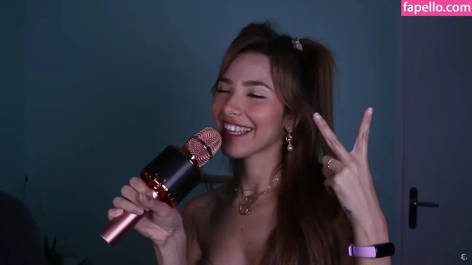 ASMR Glow Onlyfans Photo Gallery 