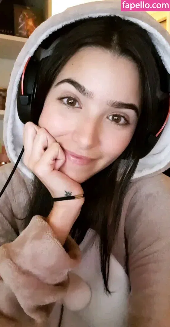 ASMR Glow Onlyfans Photo Gallery 