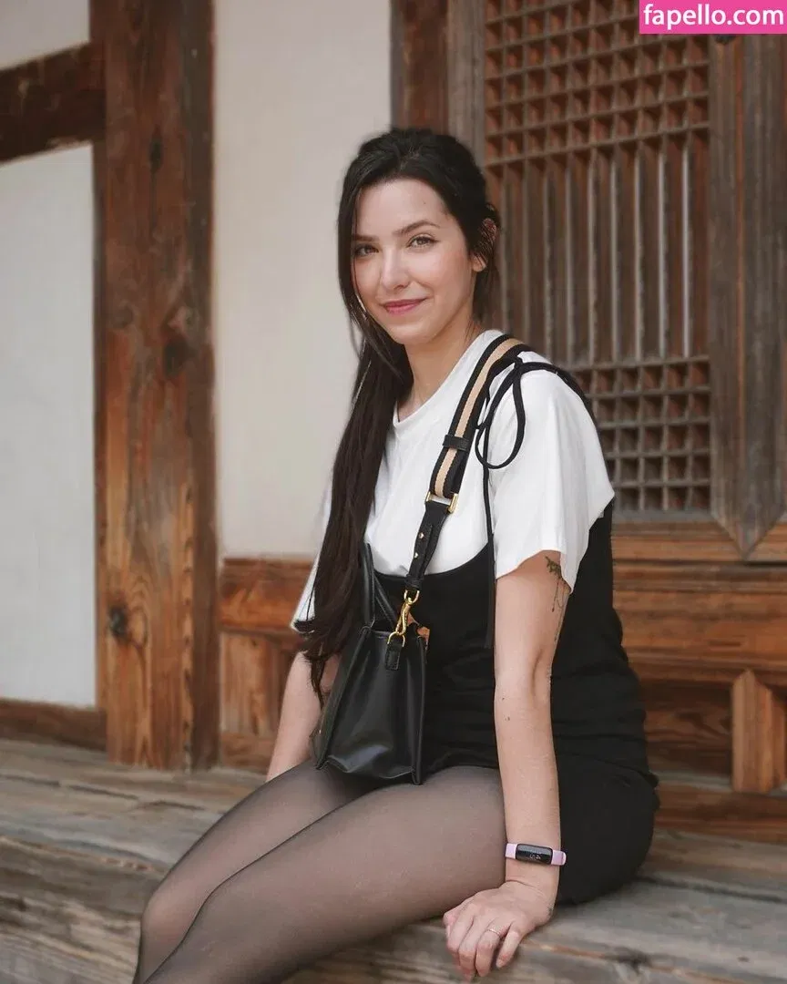 ASMR Glow Onlyfans Photo Gallery 