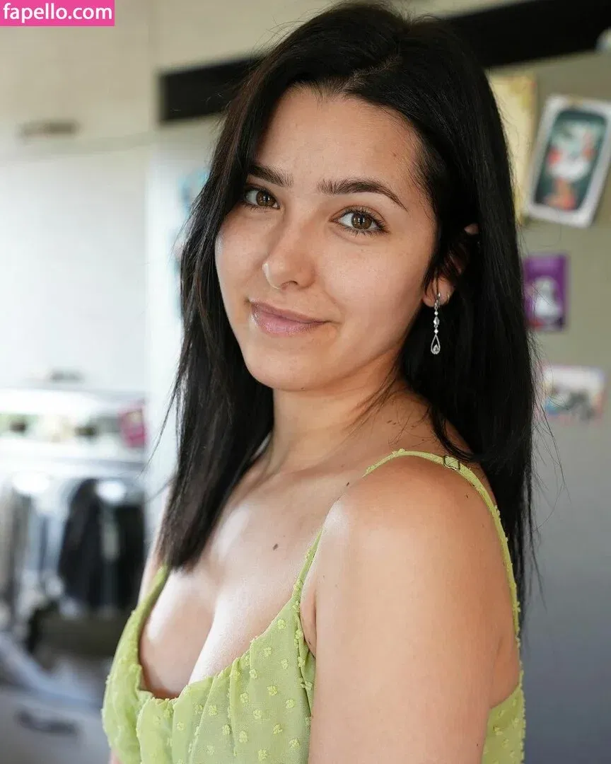 ASMR Glow Onlyfans Photo Gallery 