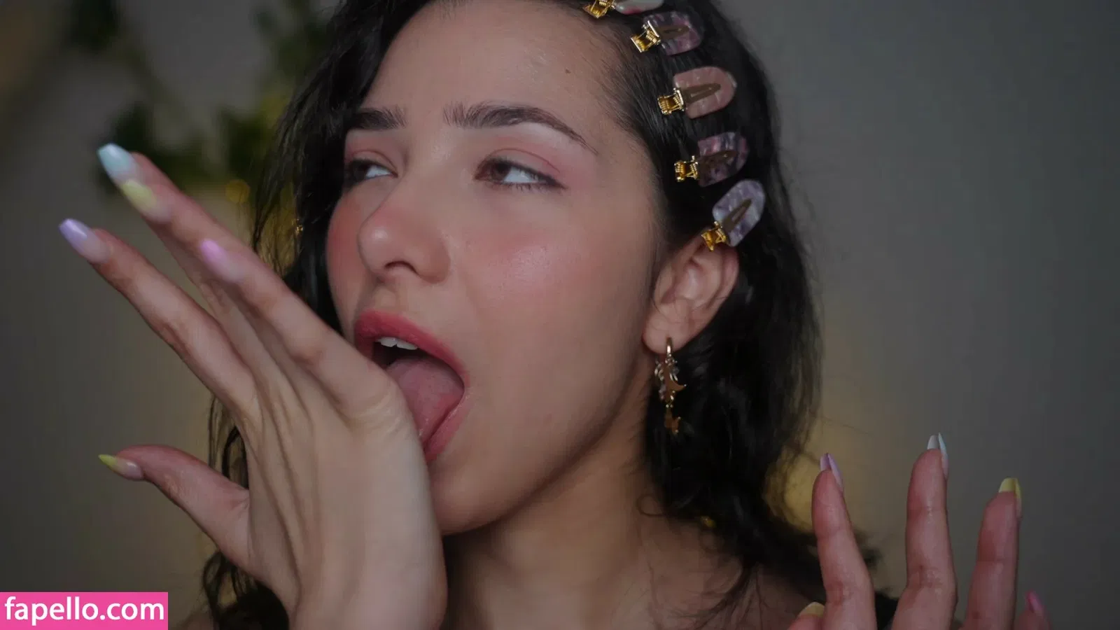 ASMR Glow Onlyfans Photo Gallery 