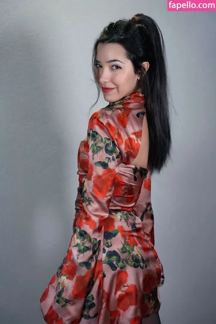 ASMR Glow Onlyfans Photo Gallery 