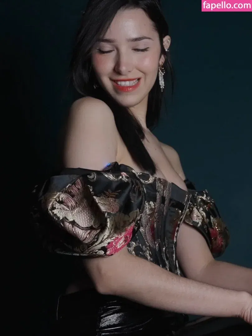 ASMR Glow Onlyfans Photo Gallery 