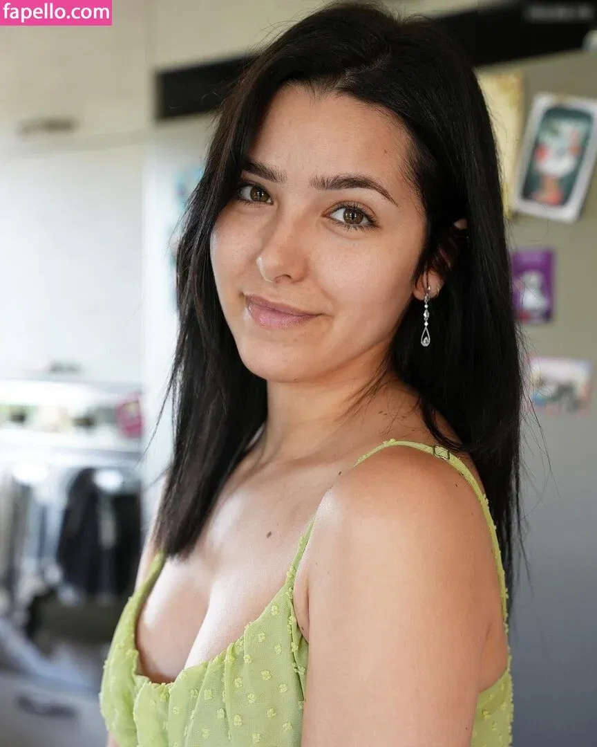 ASMR Glow Onlyfans Photo Gallery 