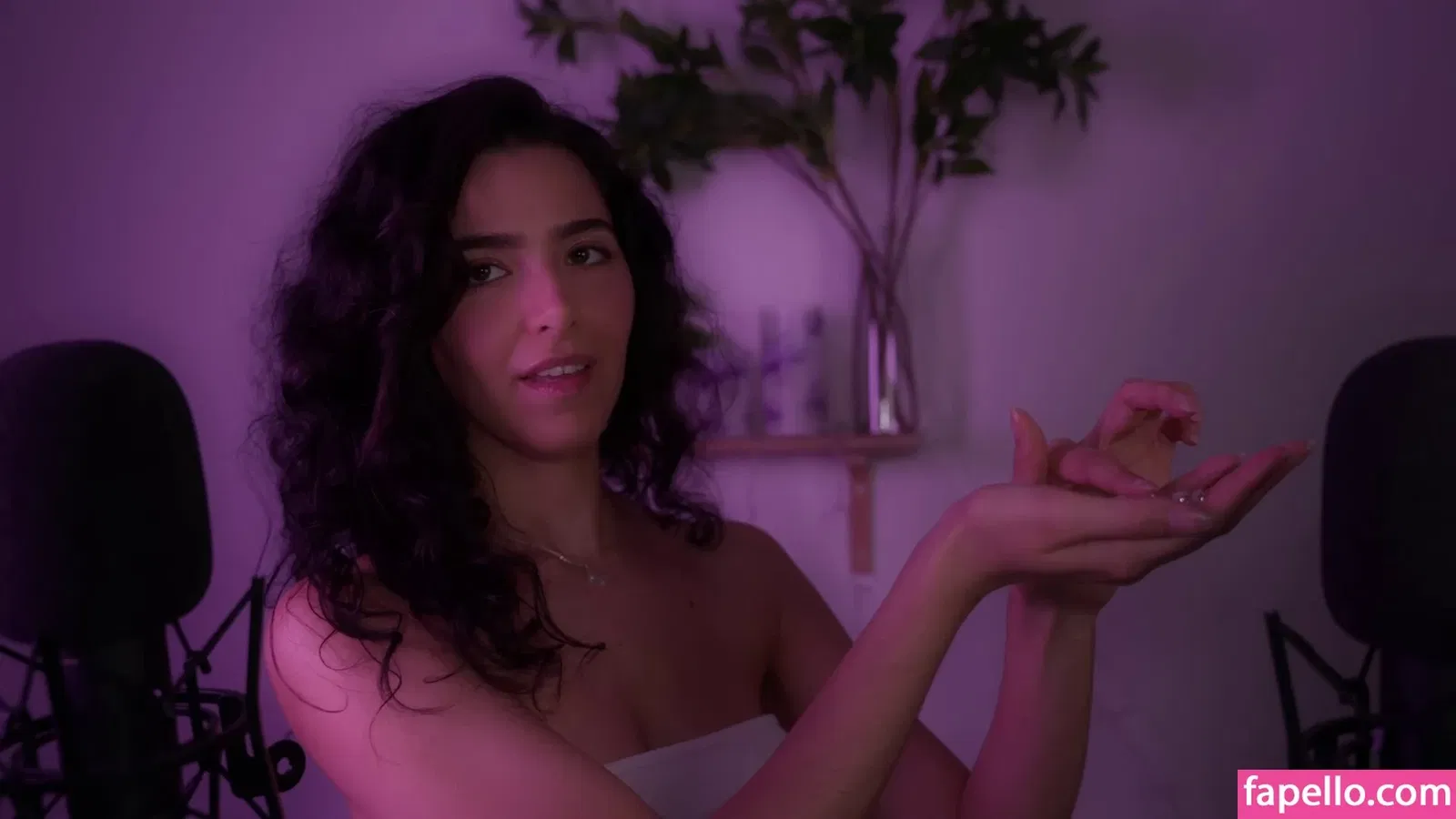 ASMR Glow Onlyfans Photo Gallery 