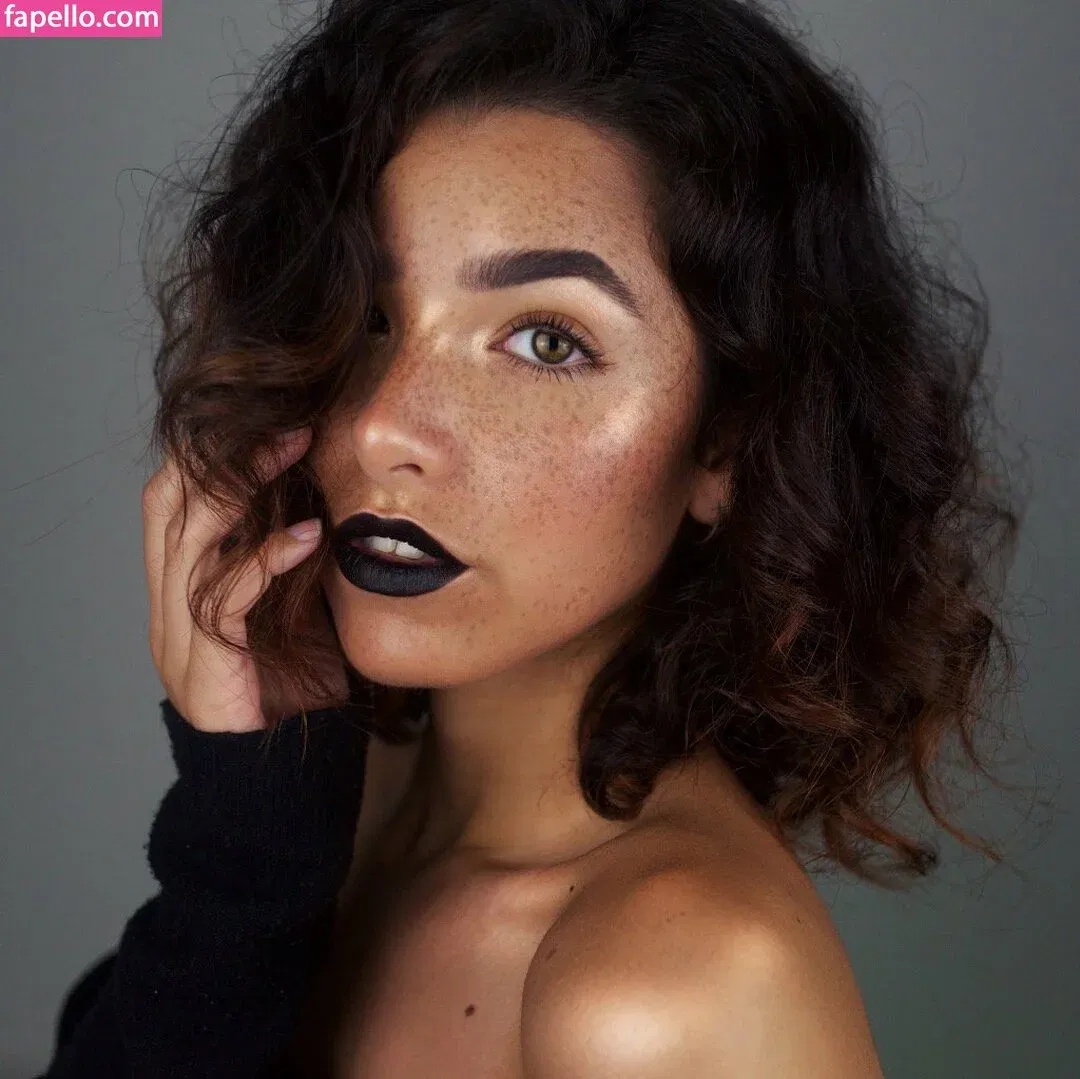 ASMR Glow Onlyfans Photo Gallery 