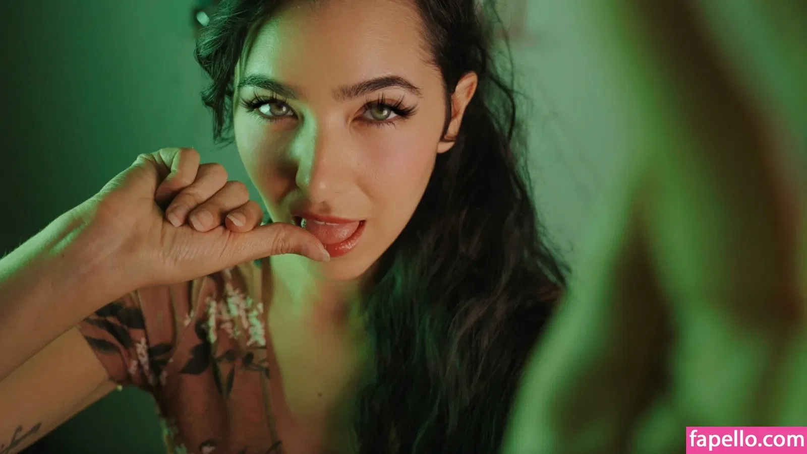 ASMR Glow Onlyfans Photo Gallery 