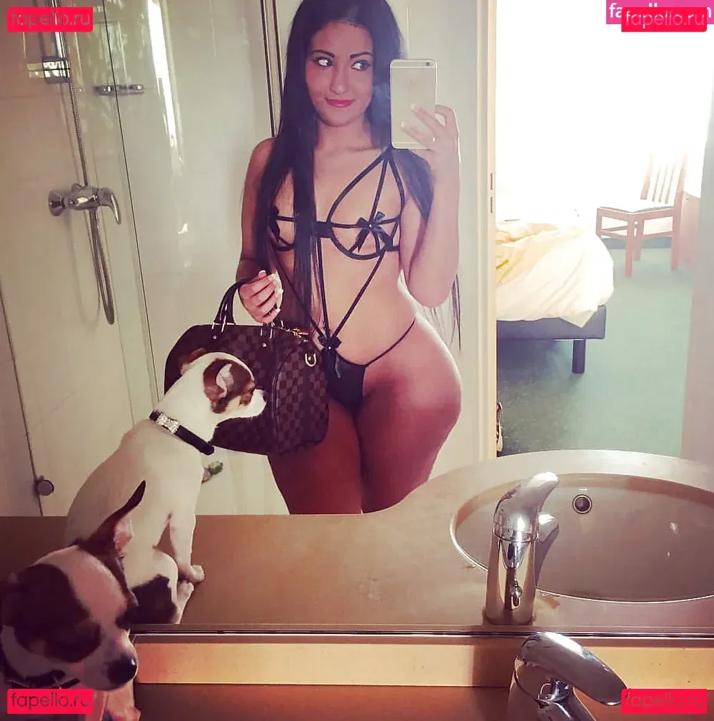 karmmah Onlyfans Photo Gallery 