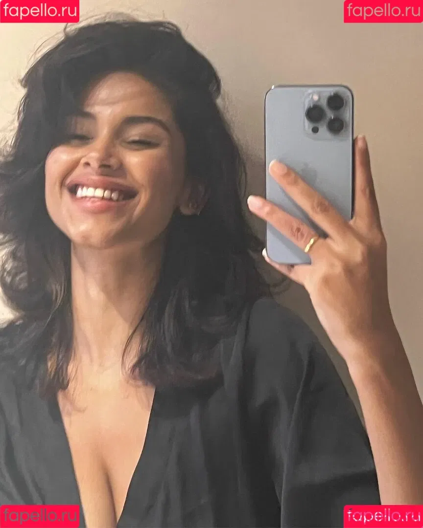 Komal Khosla Onlyfans Photo Gallery 