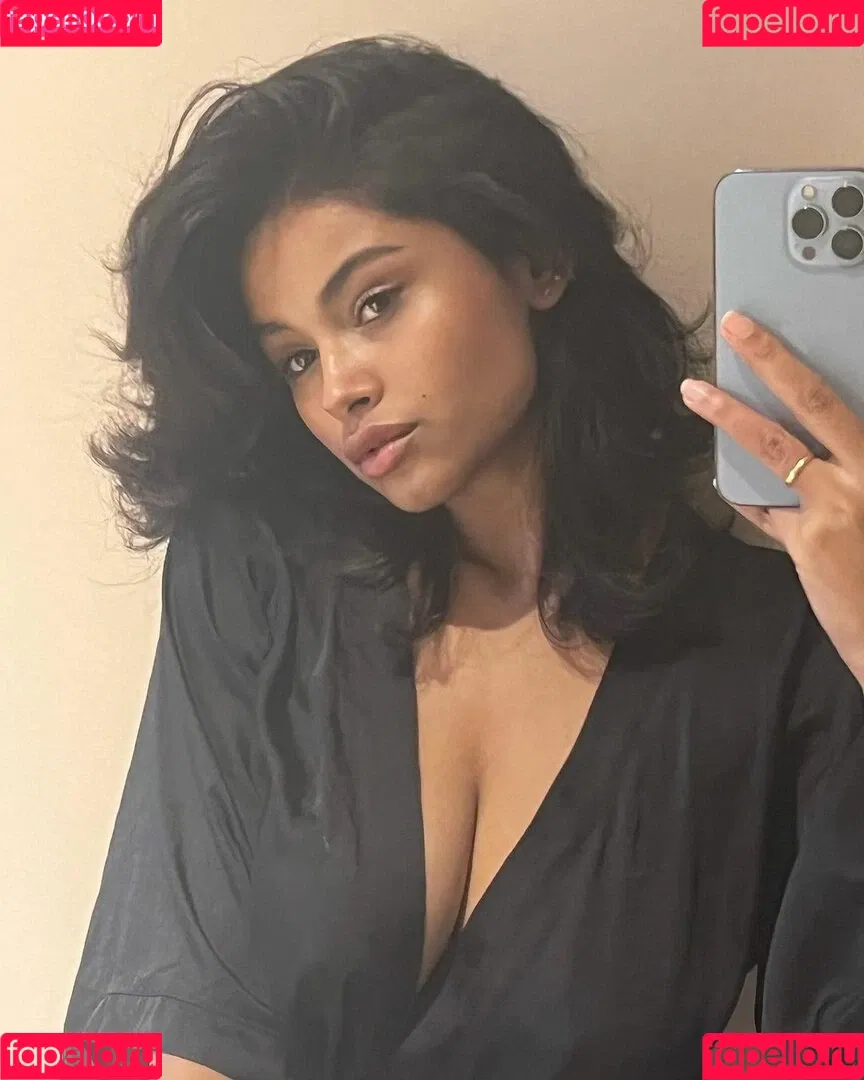 Komal Khosla Onlyfans Photo Gallery 