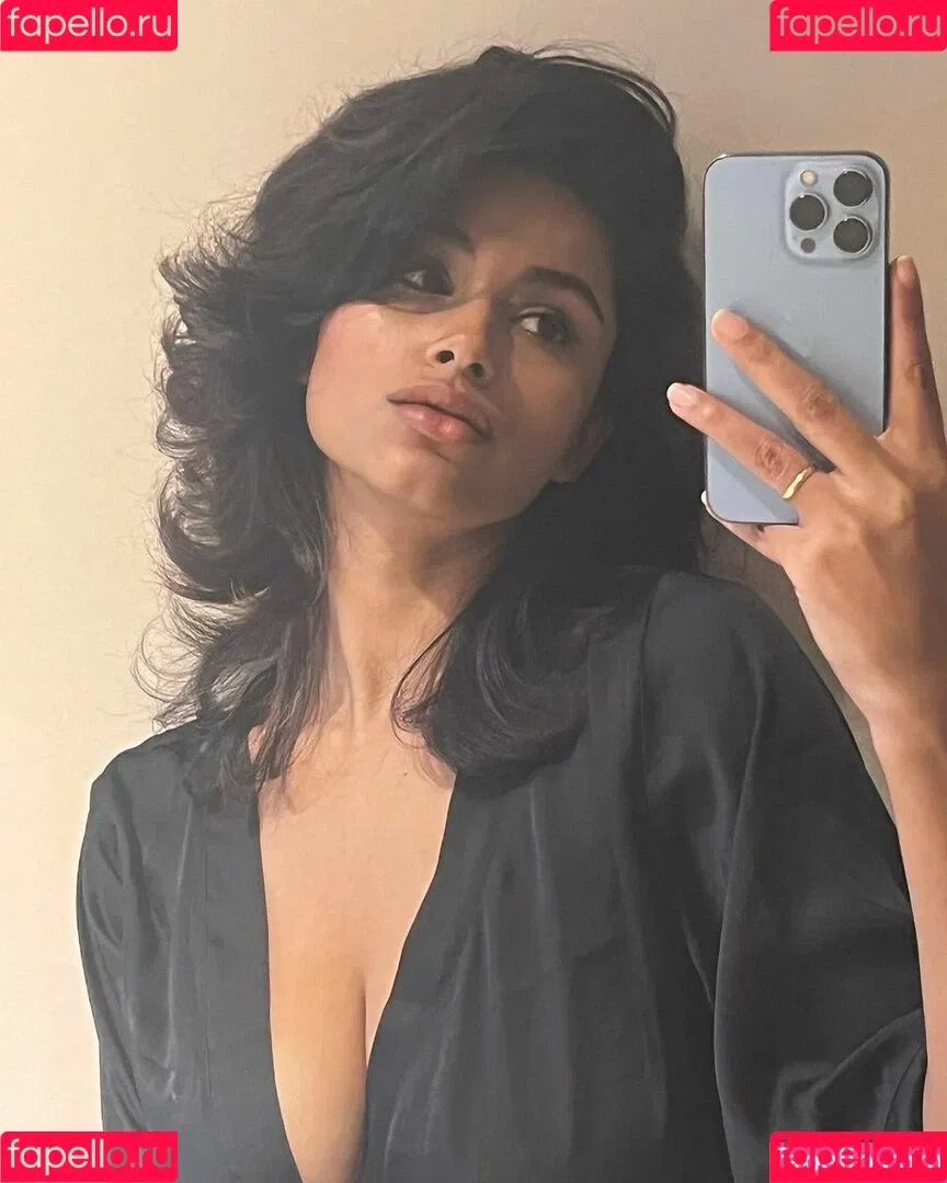 Komal Khosla Onlyfans Photo Gallery 