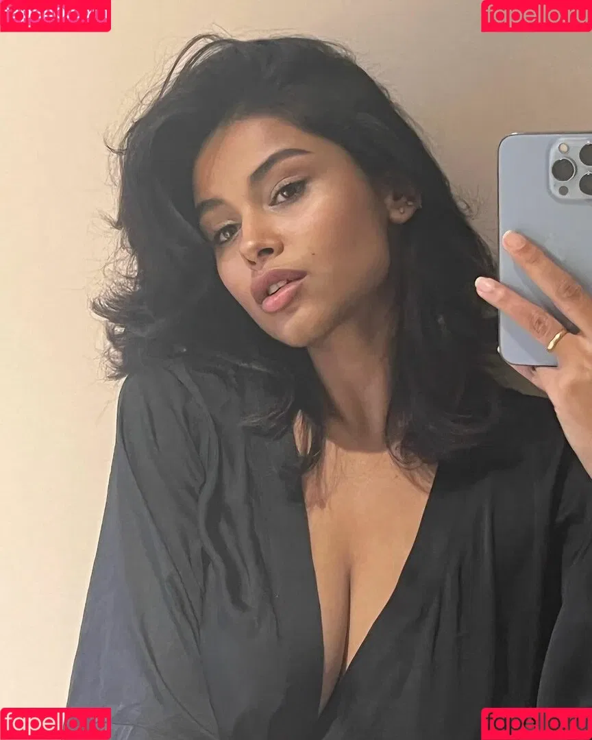 Komal Khosla Onlyfans Photo Gallery 