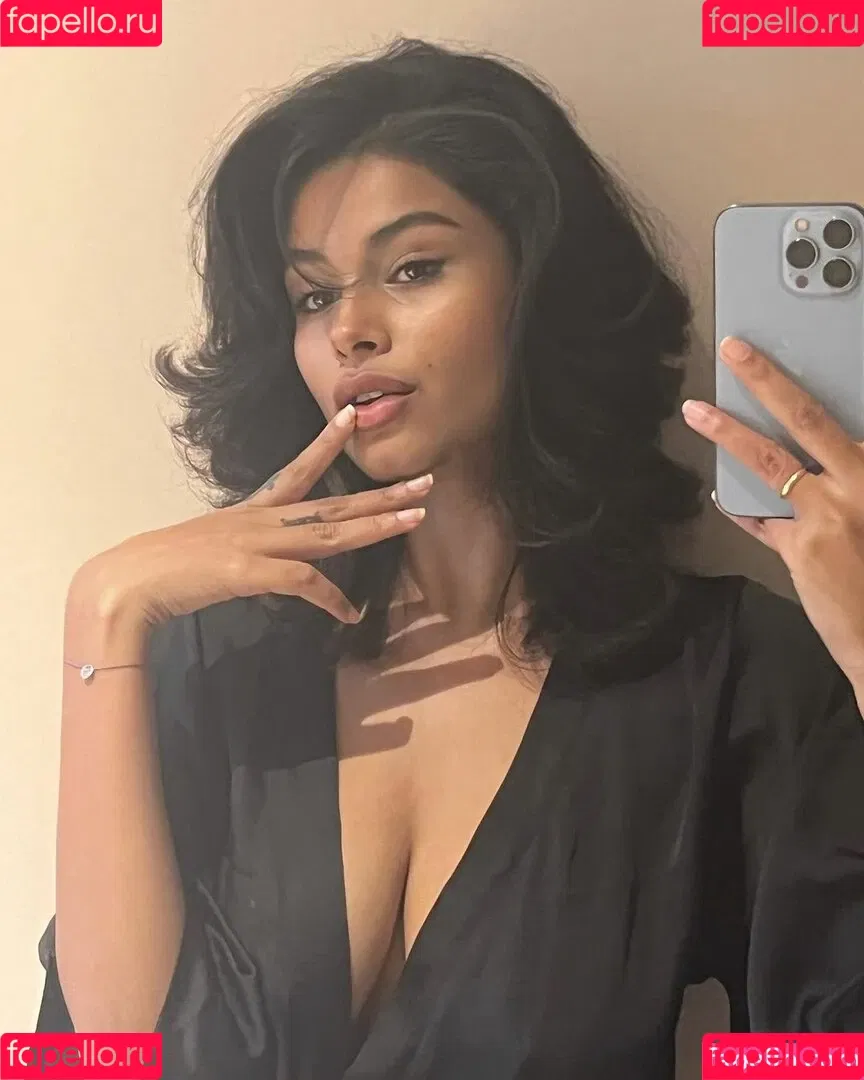 Komal Khosla Onlyfans Photo Gallery 