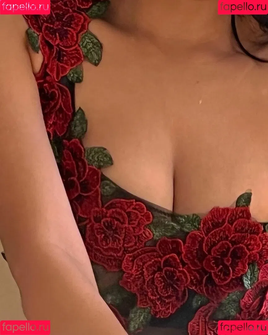 Komal Khosla Onlyfans Photo Gallery 