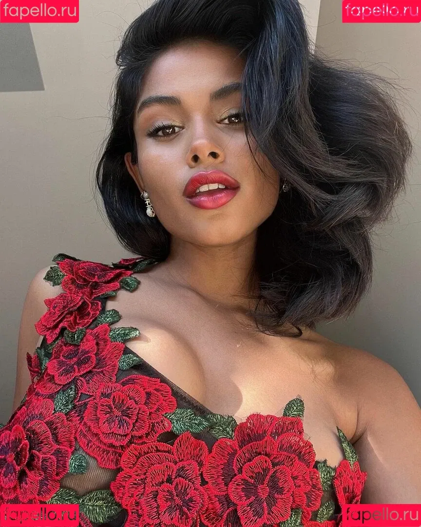 Komal Khosla Onlyfans Photo Gallery 
