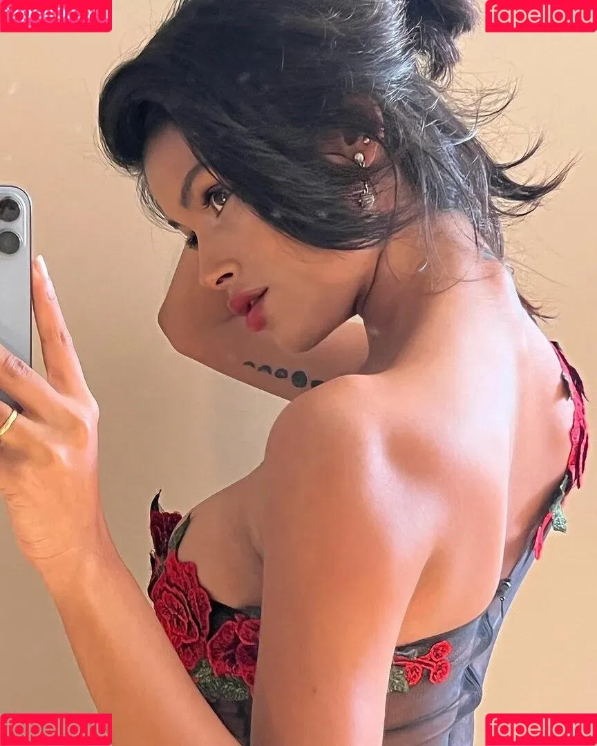 Komal Khosla Onlyfans Photo Gallery 