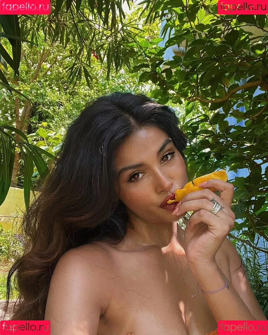 Komal Khosla Onlyfans Photo Gallery 