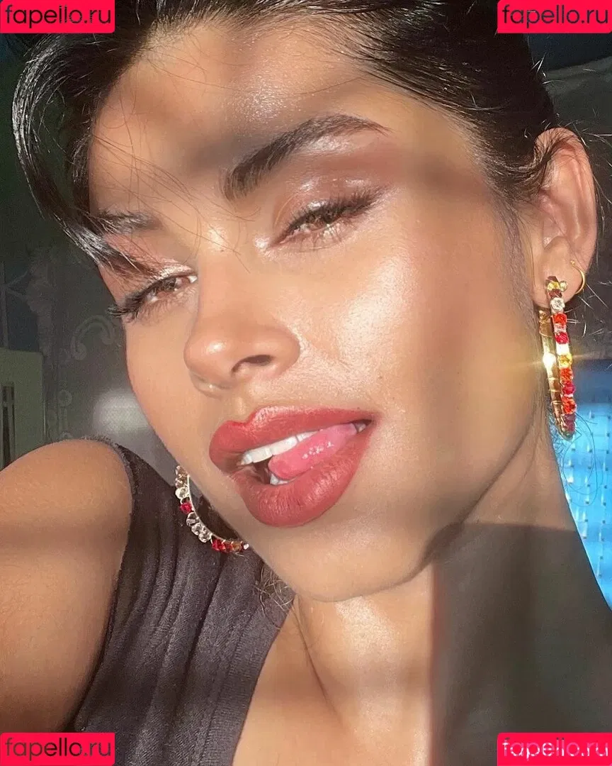 Komal Khosla Onlyfans Photo Gallery 