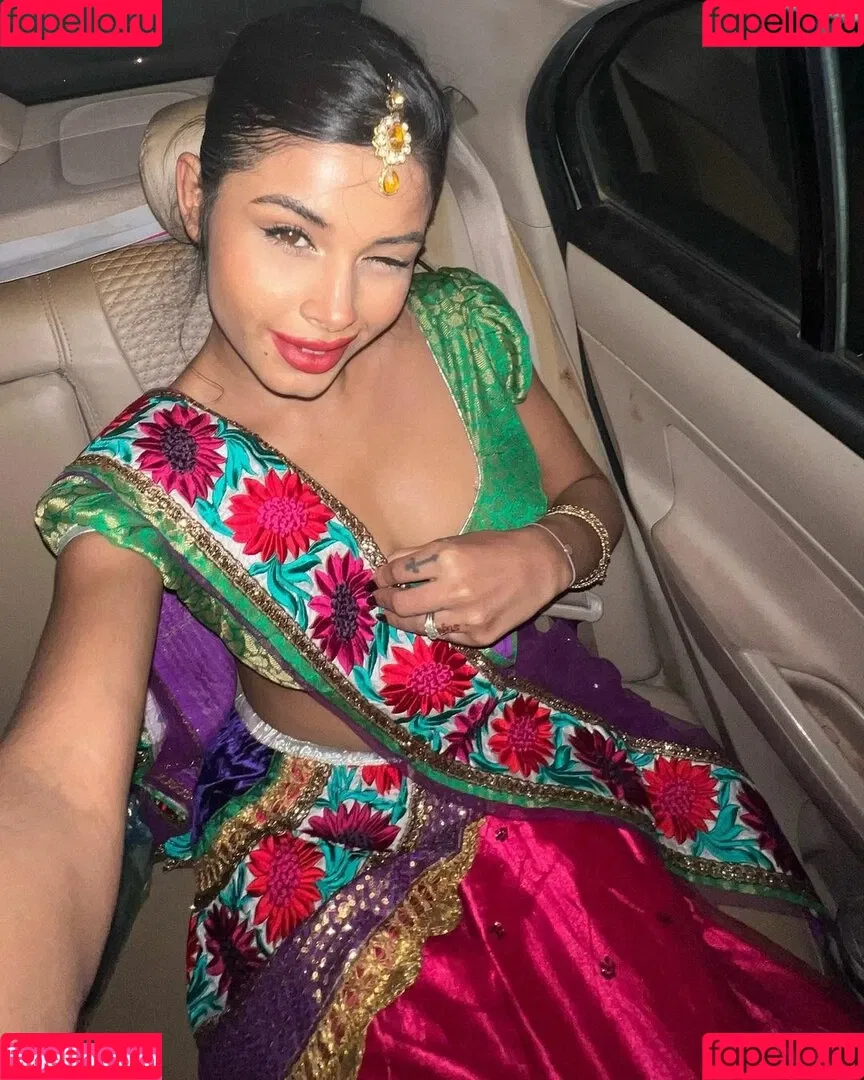 Komal Khosla Onlyfans Photo Gallery 