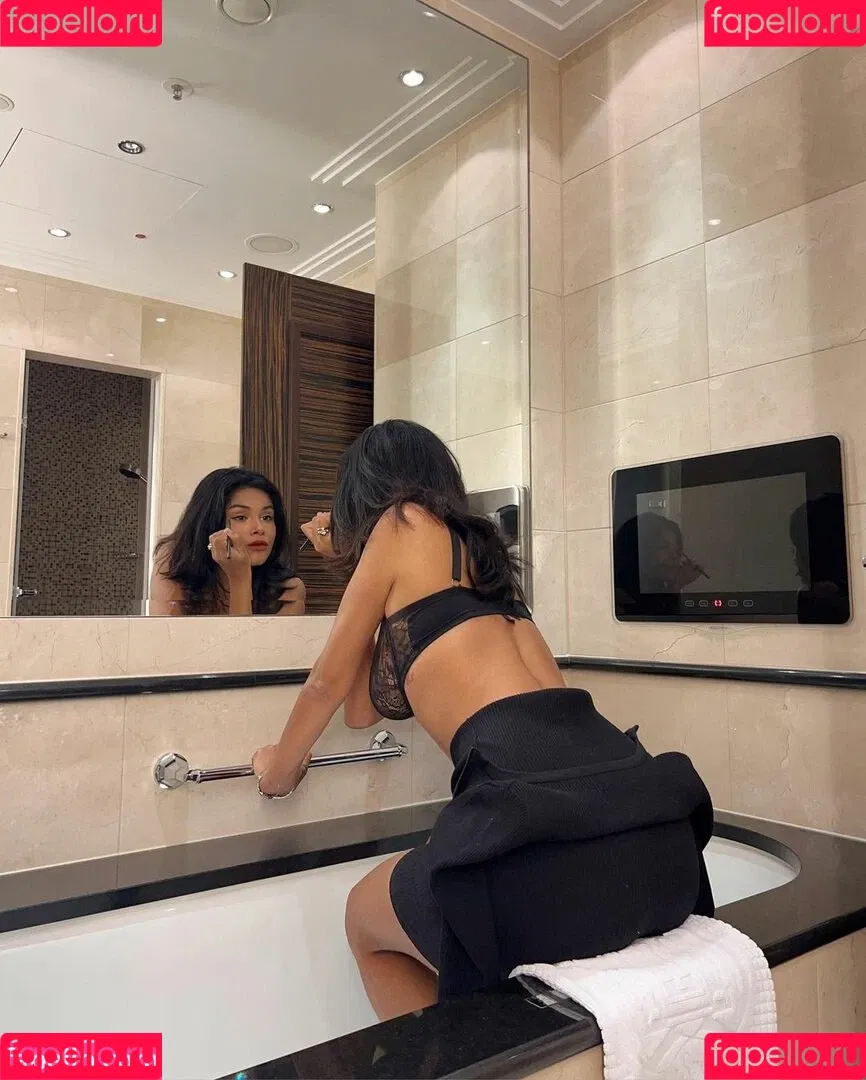 Komal Khosla Onlyfans Photo Gallery 