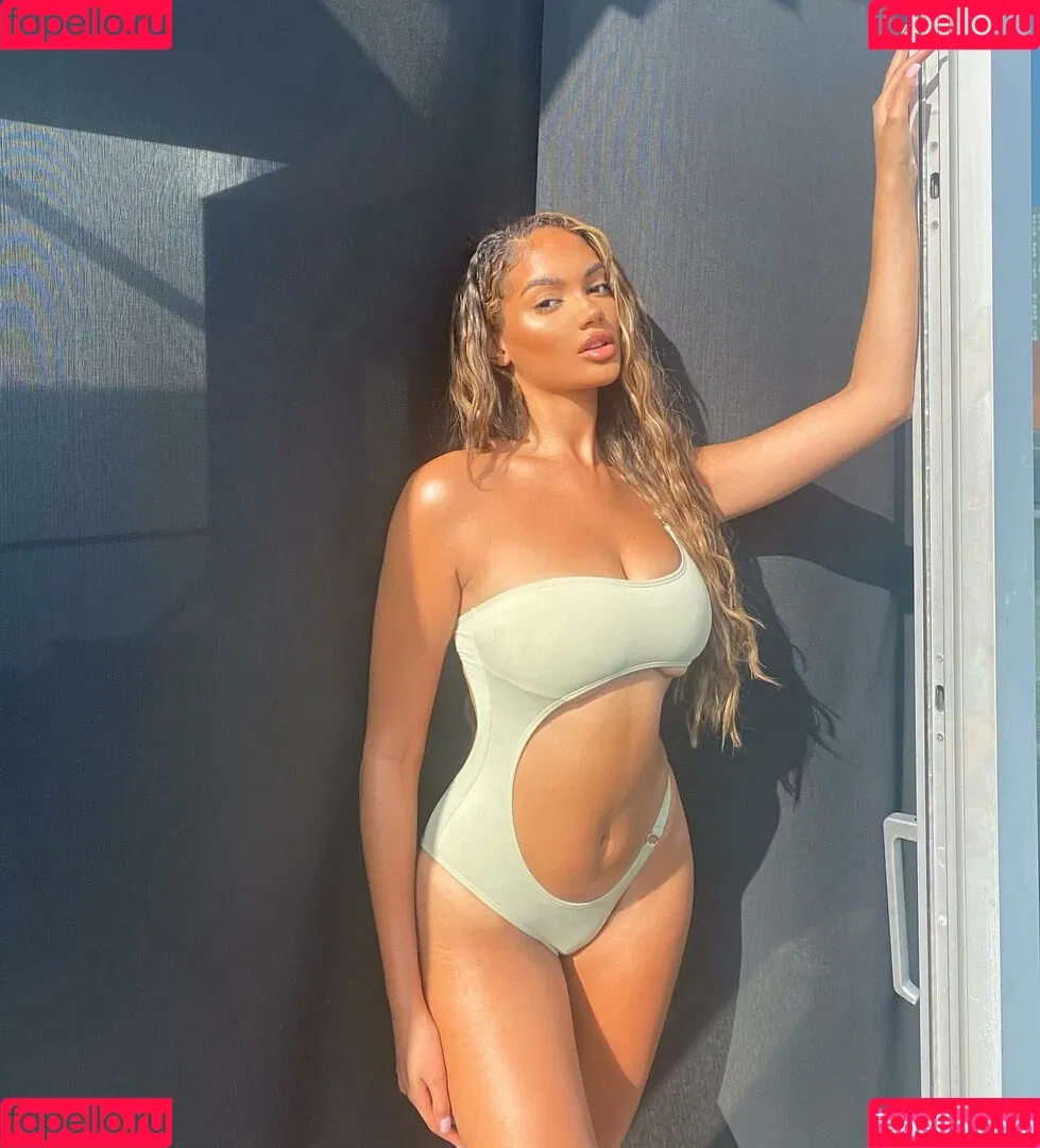 Carina Griff Onlyfans Photo Gallery 