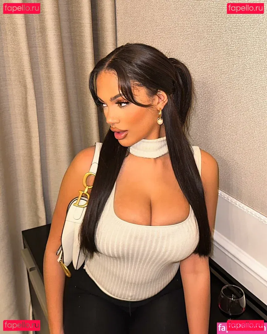 Carina Griff Onlyfans Photo Gallery 