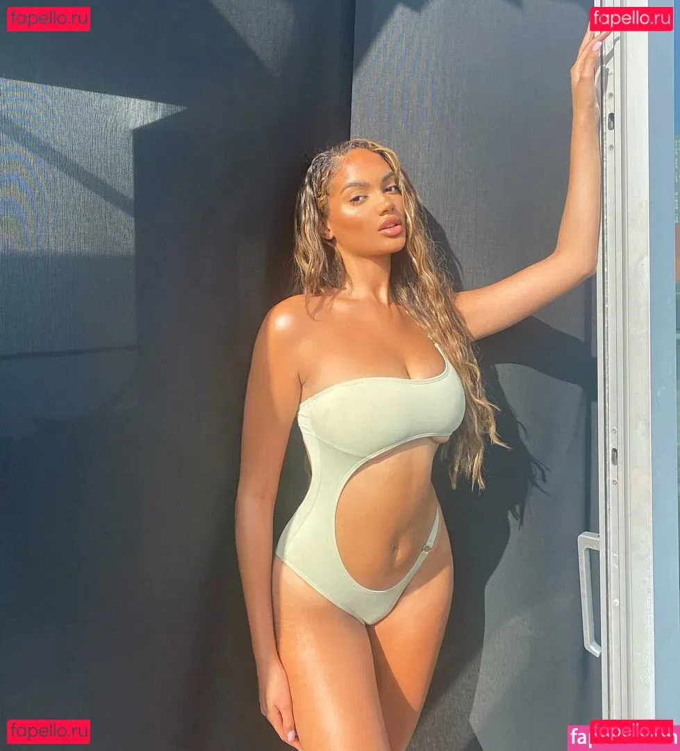 Carina Griff Onlyfans Photo Gallery 