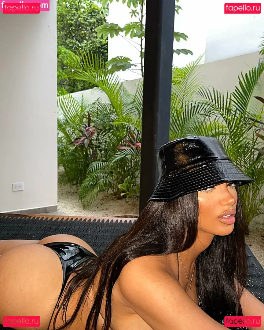 Carina Griff Onlyfans Photo Gallery 