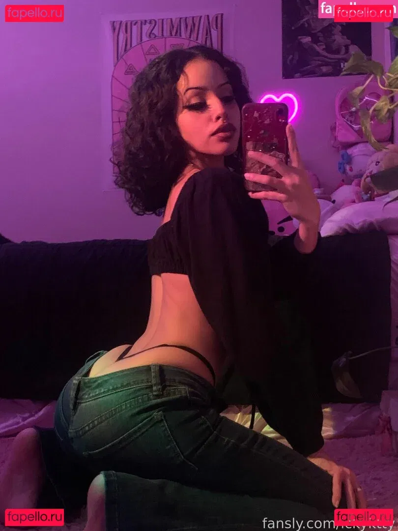 ik1ttn Onlyfans Photo Gallery 