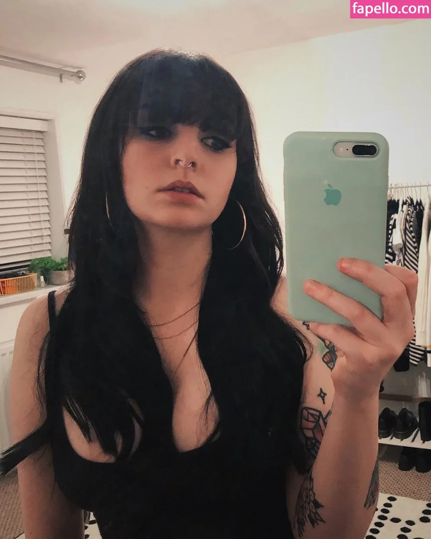 Emma Blackery Onlyfans Photo Gallery 