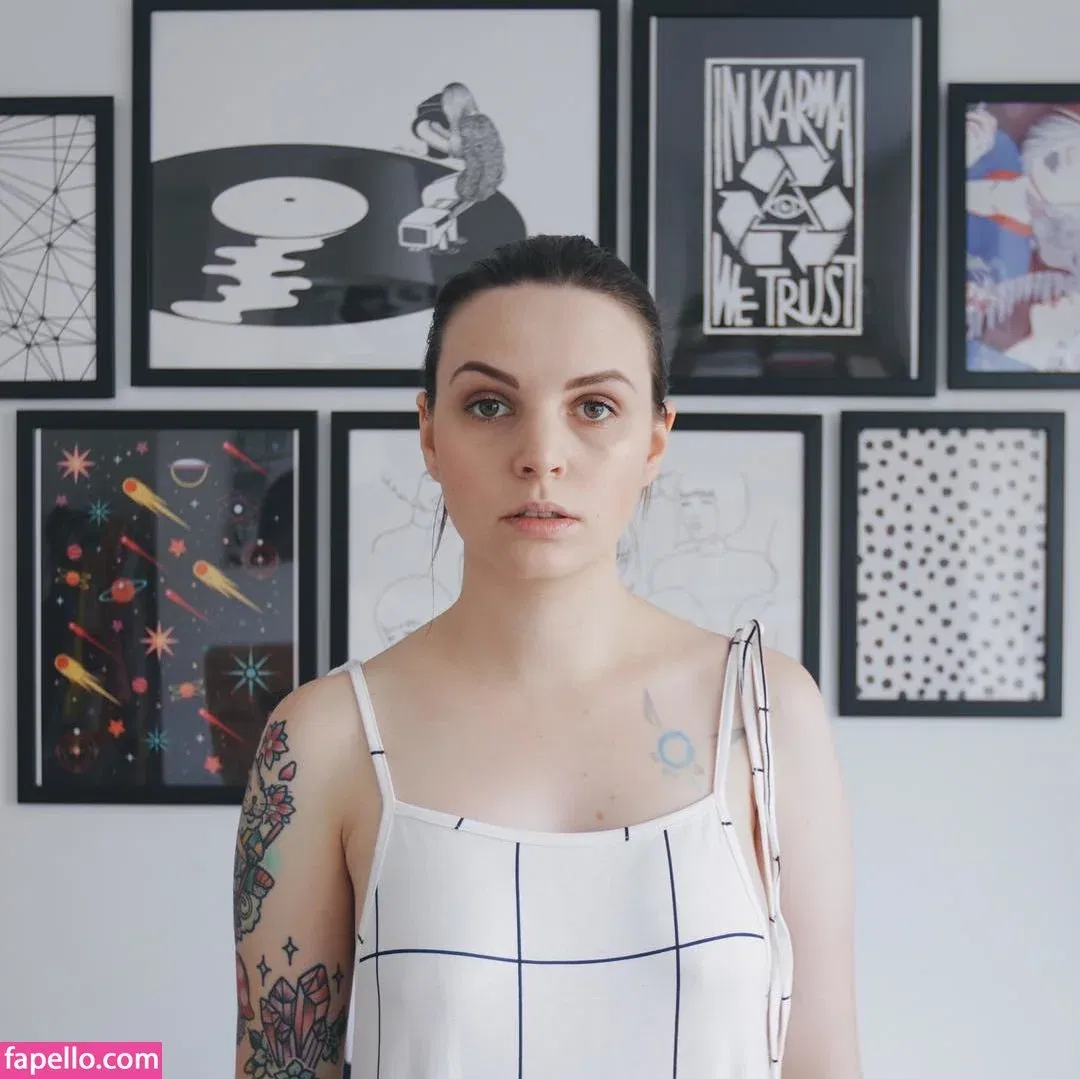 Emma Blackery Onlyfans Photo Gallery 