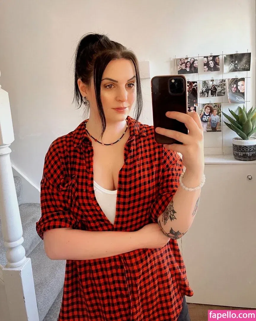 Emma Blackery Onlyfans Photo Gallery 