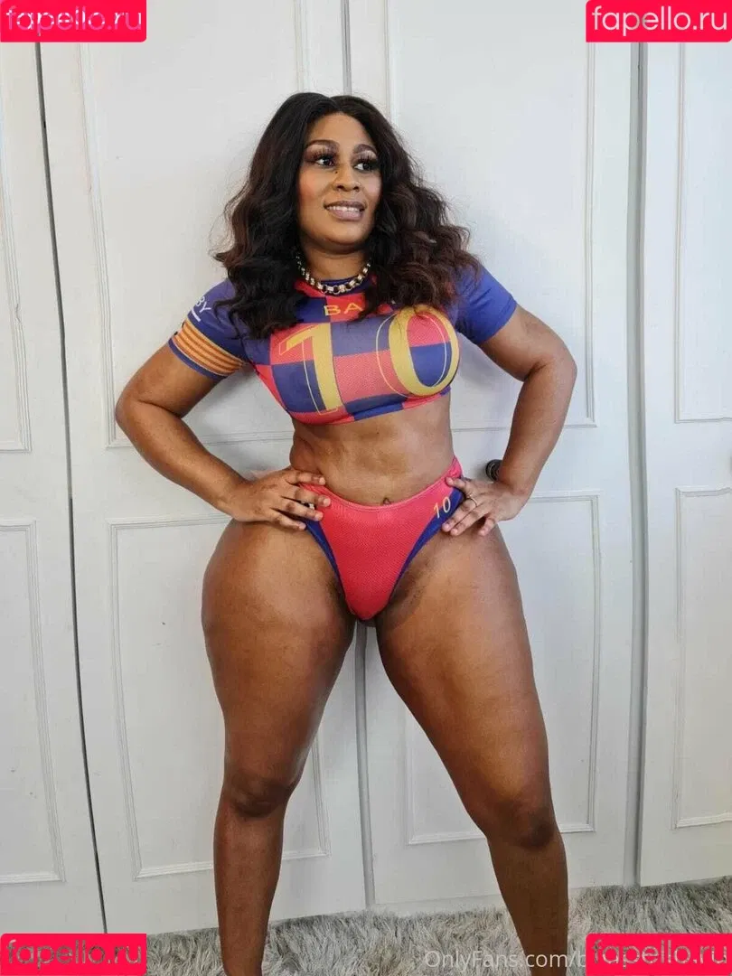 bigasstrishavip Onlyfans Photo Gallery 