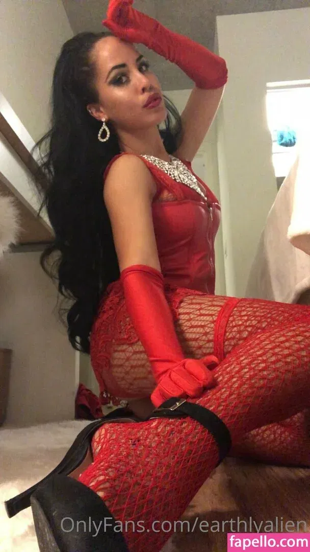 earthlyalien Onlyfans Photo Gallery 