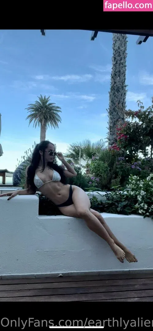 earthlyalien Onlyfans Photo Gallery 