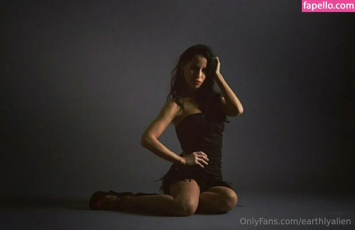 earthlyalien Onlyfans Photo Gallery 