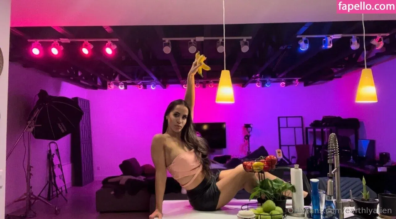 earthlyalien Onlyfans Photo Gallery 